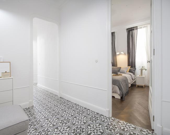 La Madeleine Flavie Noir 20X20