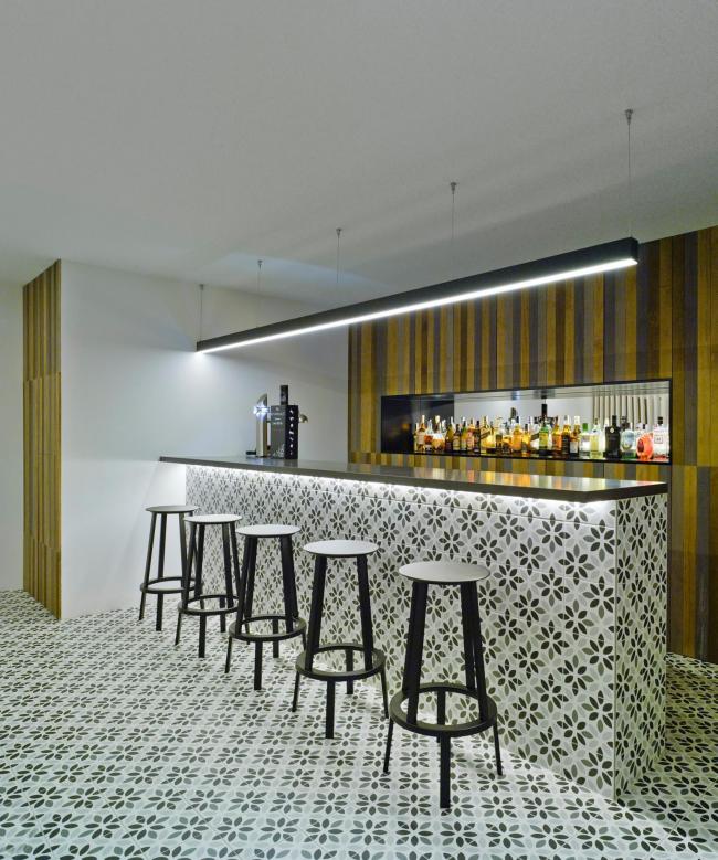 La Madeleine Lyla Noir 20X20